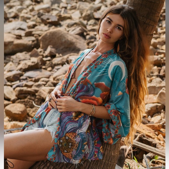 Moon Kimono in Green - Picture 2 of 16